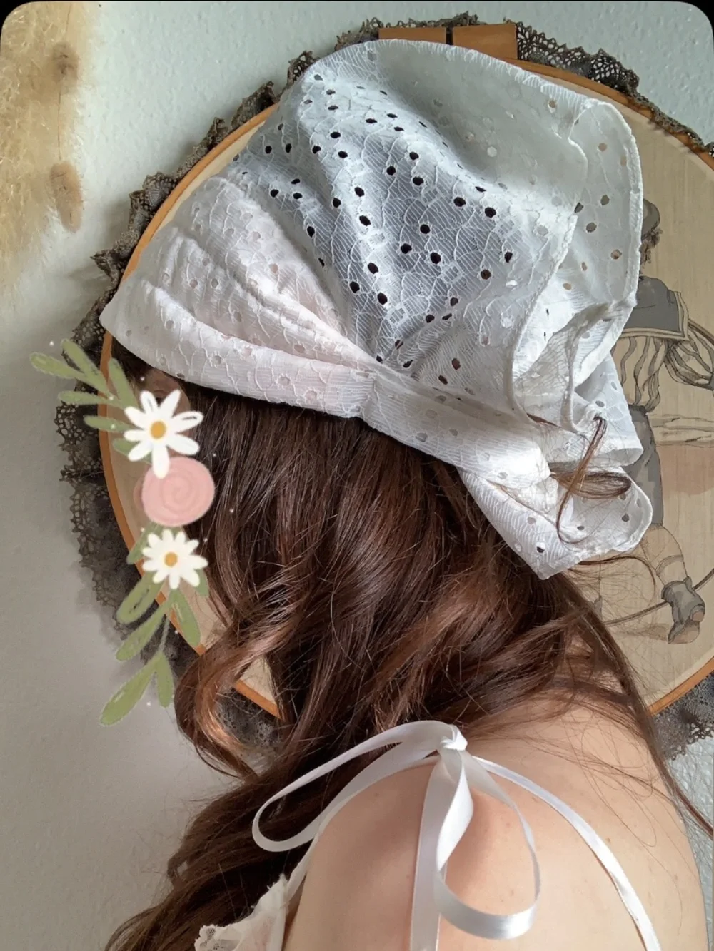 Vintage 70s white floral lace quilted headkerchief headscarf